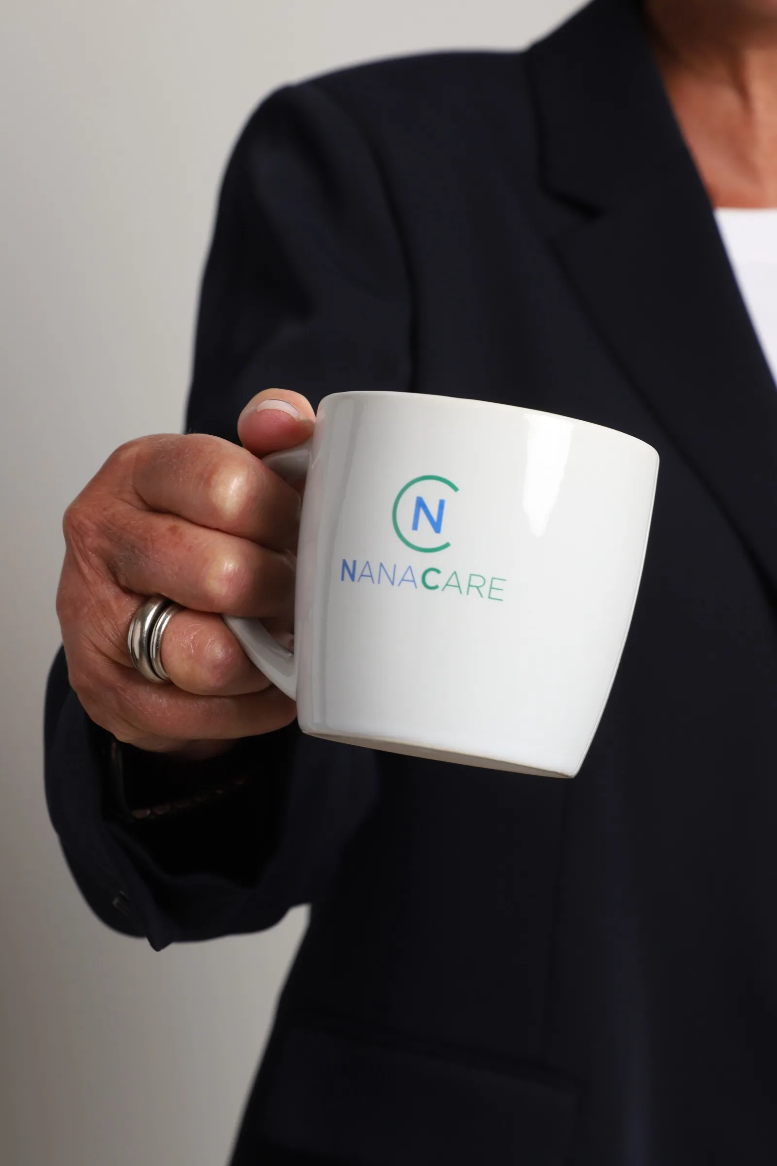 Tasse mit dem Zeichen von NanaCare